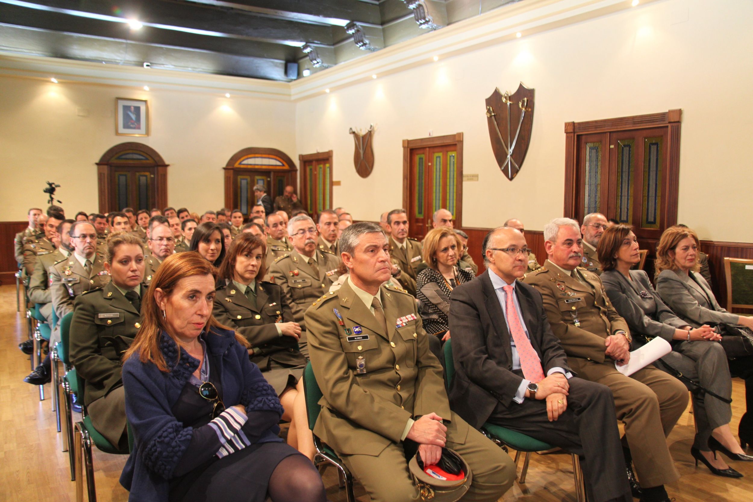 El delegado del Gobierno en Castilla y León califica de rápido y ejemplar el proceso de incorporación de la mujer a las Fuerzas Armadas